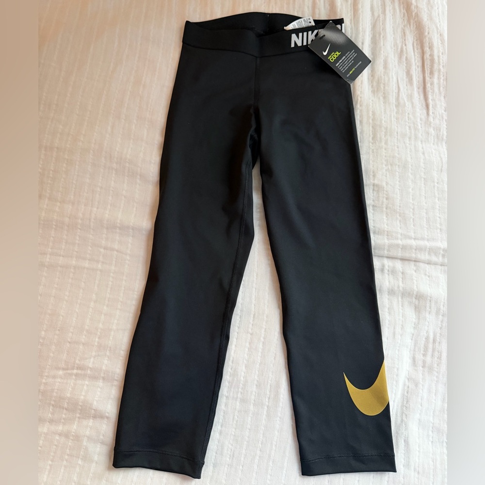 NWT Nike 3/4 Leggings